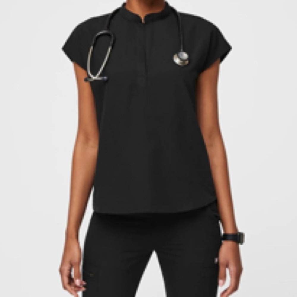 FIGS Scrub Set in Black